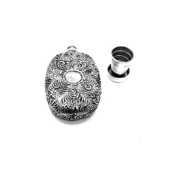 VINTAGE SILVER DRINK FLASK WITH SILVER SHOT CUP - Picture 3 of 8